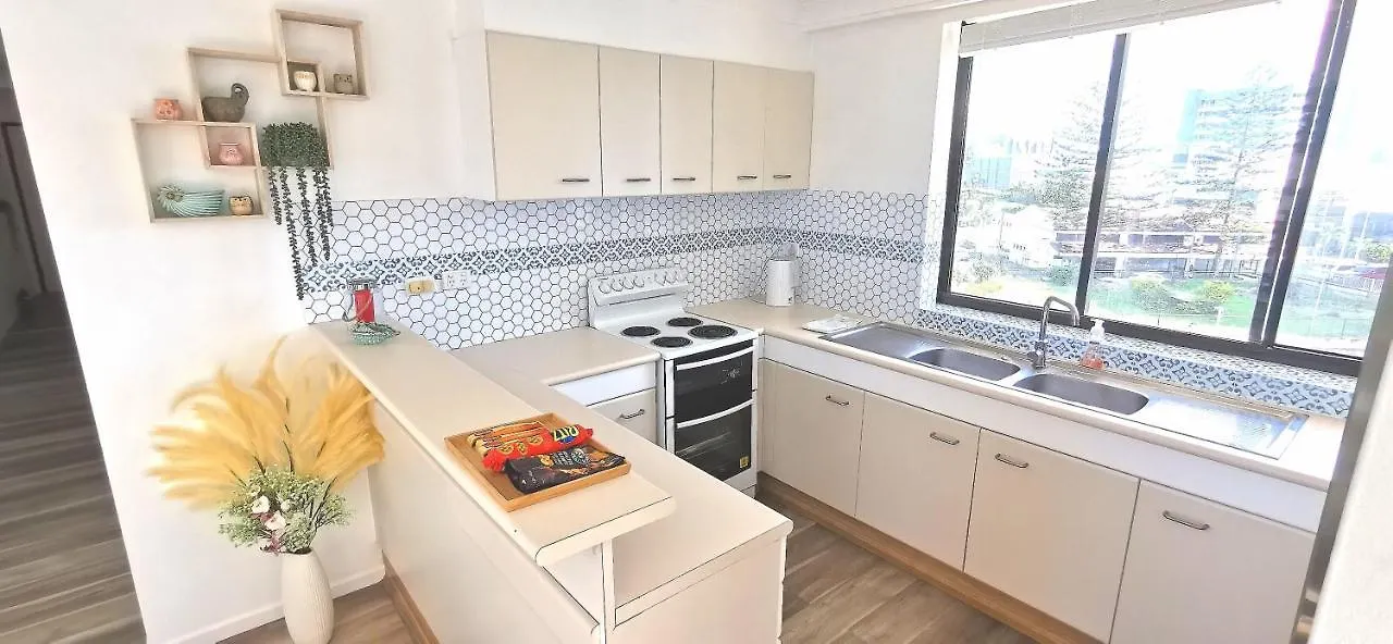 גולד קוסט Beachside Apartment In The Heart Of Surfers Paradise - Free Parking  גולד קוסט