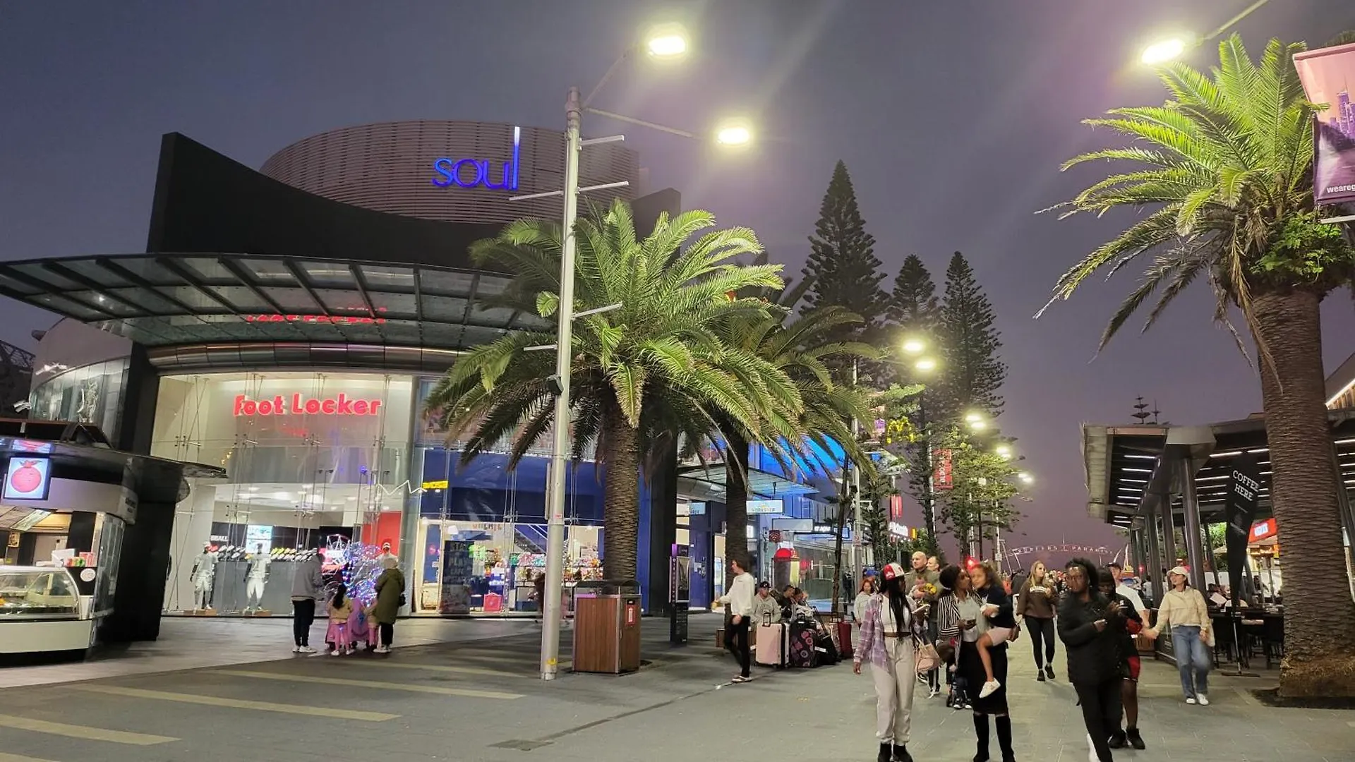 גולד קוסט Beachside Apartment In The Heart Of Surfers Paradise - Free Parking גולד קוסט