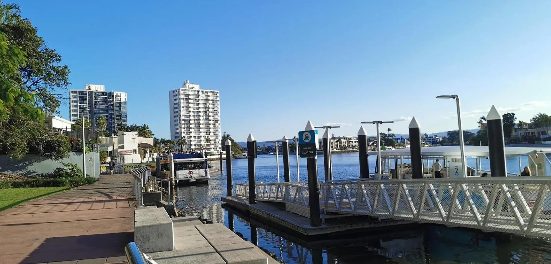 גולד קוסט Beachside Apartment In The Heart Of Surfers Paradise - Free Parking 0*, גולד קוסט אוסטרליה